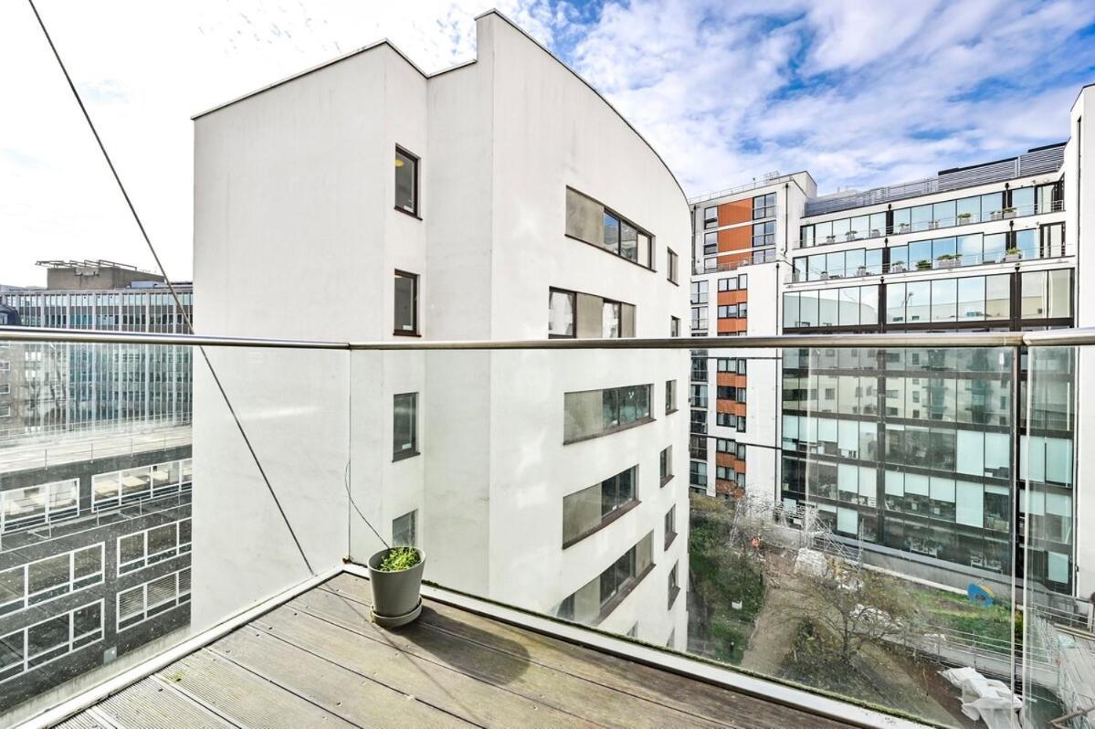 Luxury 3 Bed Next Victoria Station Apartment London Exterior photo